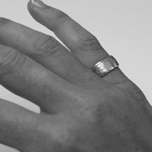 Load image into Gallery viewer, Sterling Silver Victoria One Shilling Ring