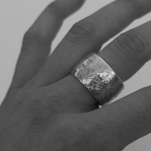Load image into Gallery viewer, Silver Austrian 5 Corona Ring