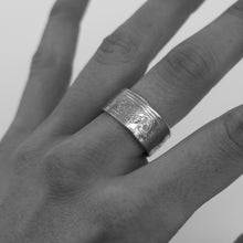 Load image into Gallery viewer, Silver Queen Victoria One Rupee Ring